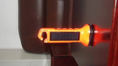 太阳能手电筒 LED手电筒
