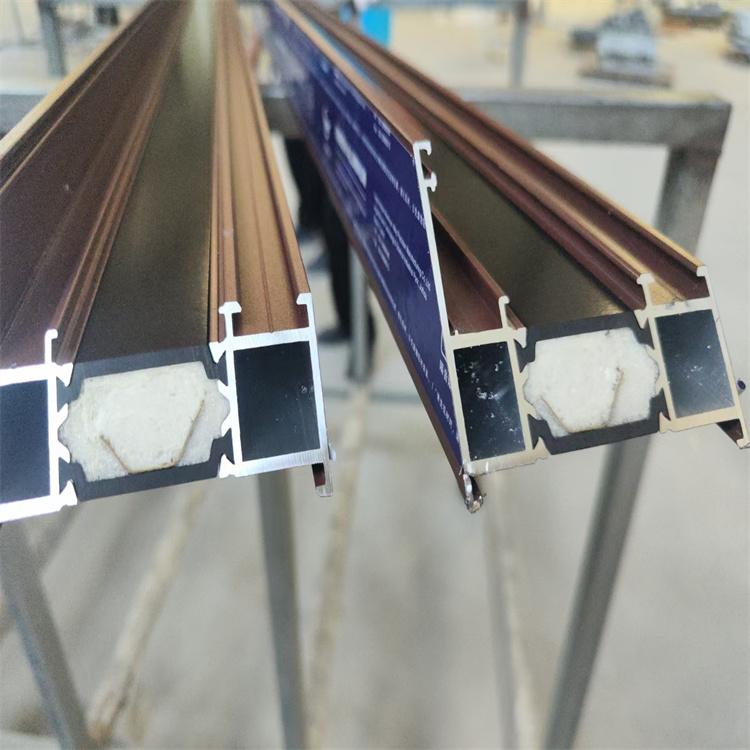 山西临汾市铝型材发泡机聚氨酯铝型材门窗保温隔热隔音生产厂家
