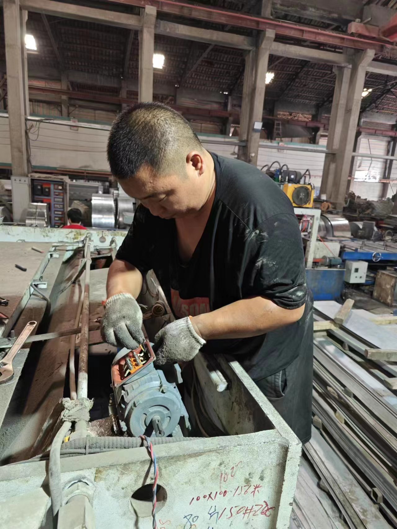 武汉及周边专业维修剪折机、打包机、油压机、货梯、油缸、成型机液压系统等各种液压机电设备