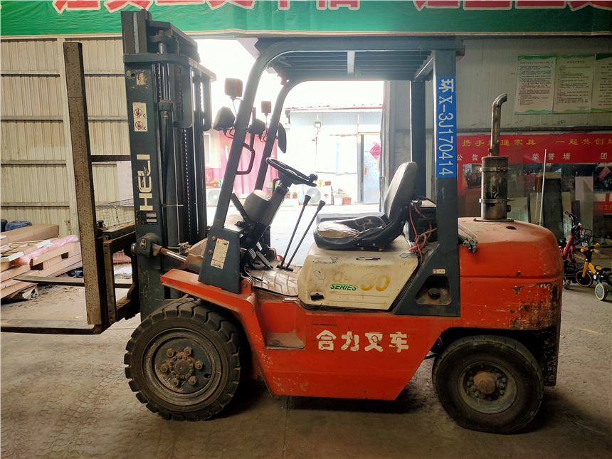 济南市长清区高价回收木工机械 冷压机精密锯回收合力叉车